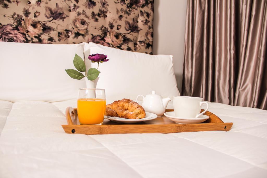 Vivar Hotel Тирана Екстер'єр фото
