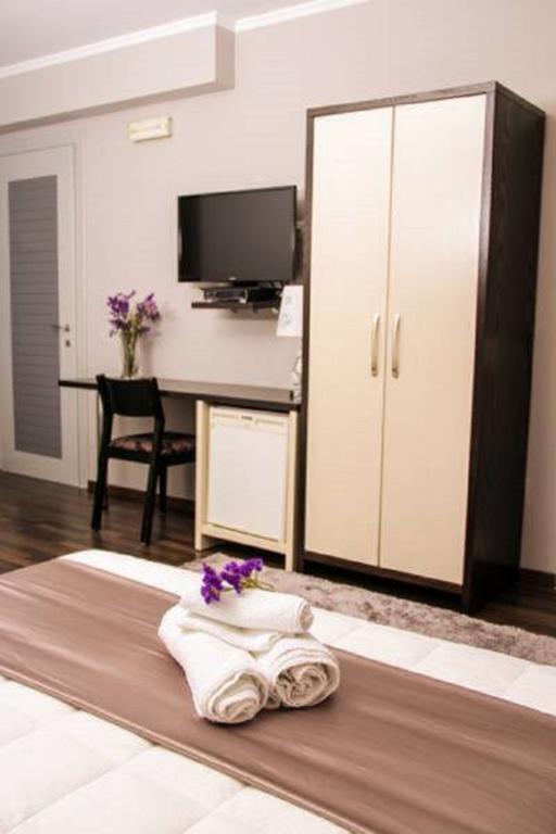 Vivar Hotel Тирана Екстер'єр фото