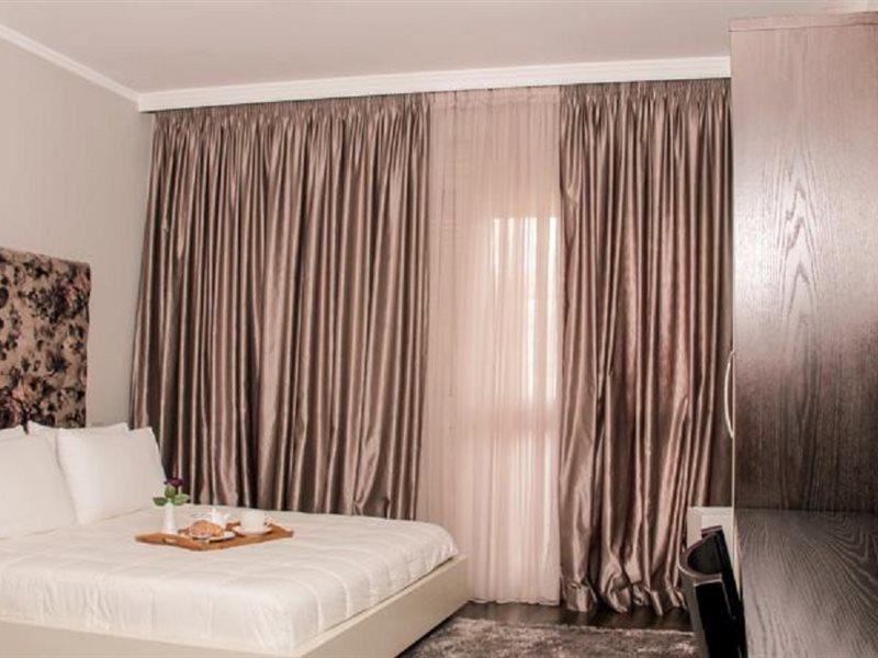 Vivar Hotel Тирана Екстер'єр фото