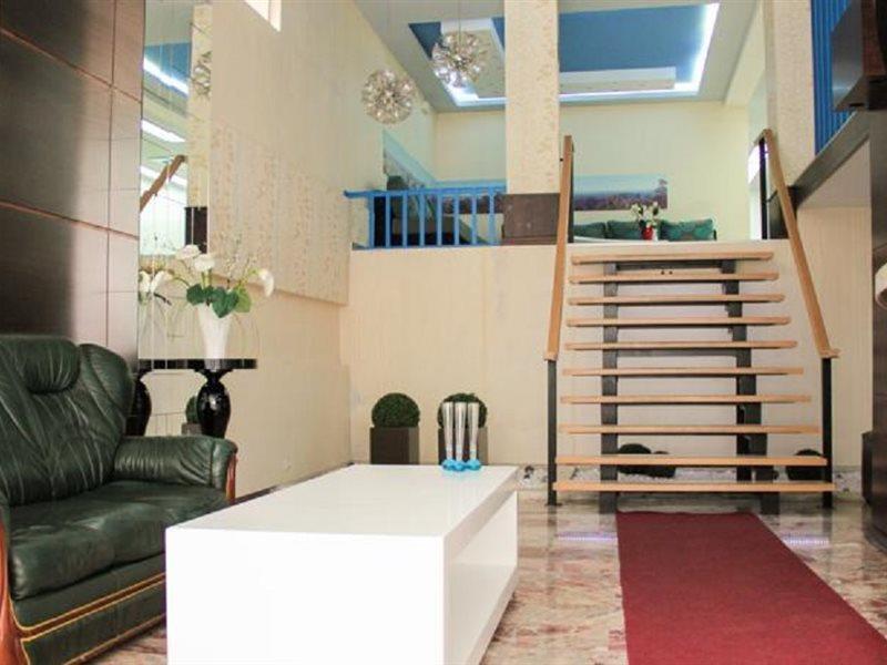 Vivar Hotel Тирана Екстер'єр фото